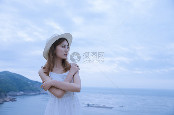 夏日海边清新美女图片