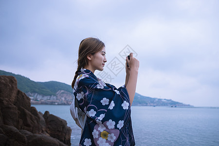 海边和服美女拍照图片