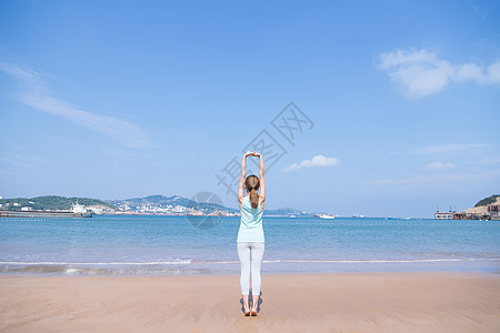 海滩背影海边夏日美女运动背景