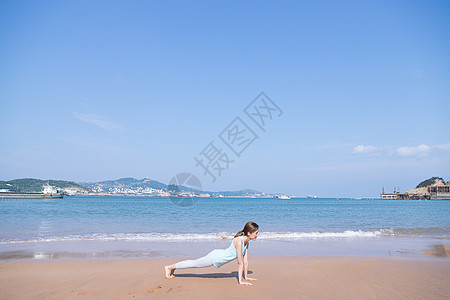 夏日海边美女运动图片