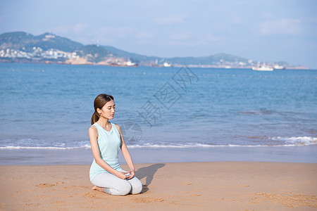 柴静人物素材海边夏日美女冥想背景