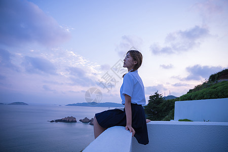 黄昏美女夏日黄昏海边美女背景