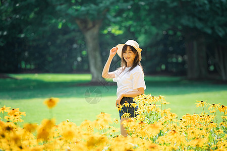 花海中的女孩图片