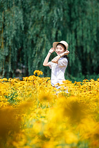 花海中的女孩图片