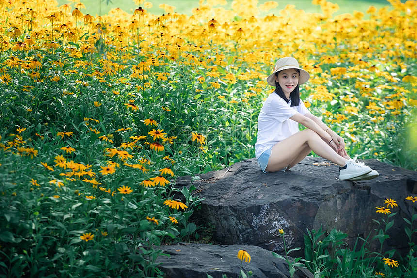 花海中的女孩图片