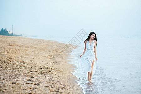 沙滩漫步厦门海边美女人像背景