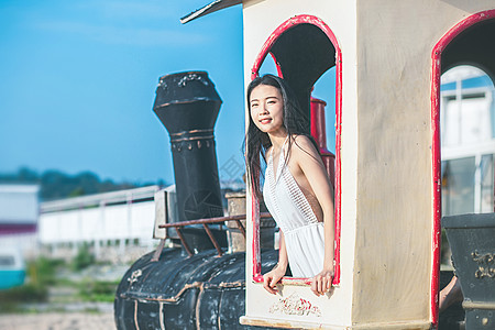 火车旅行美女人像背景图片