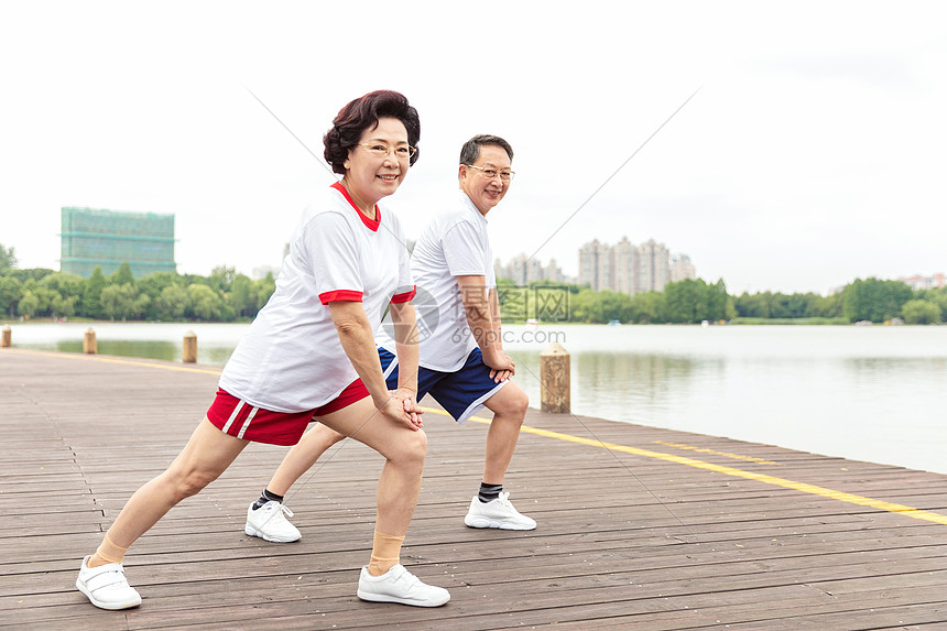 老年人运动锻炼 图片