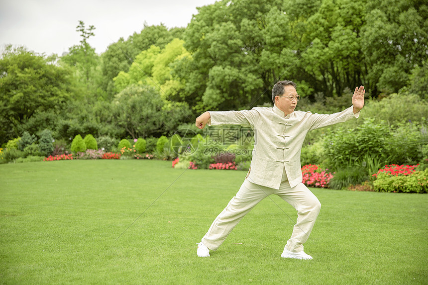 老年人太极锻炼图片