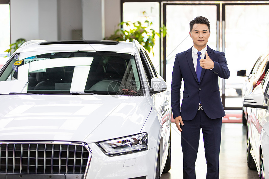 男销售卖车
