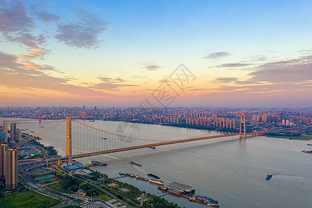 晚霞天空建设中的武汉杨泗港长江大桥背景
