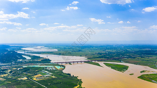 蓝天白云湖黄河平原背景