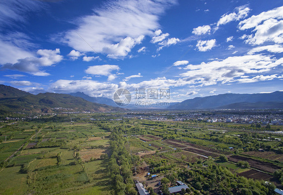 丽江大气田园风光纳西族房屋图片