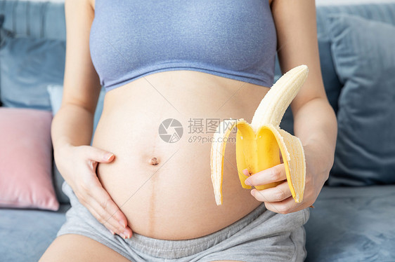 孕妇吃香蕉图片