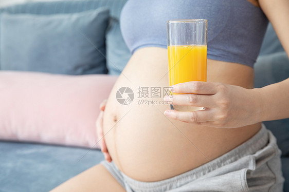 孕妇喝果汁图片