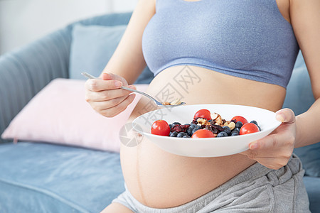 孕妇吃沙拉孕期妈妈高清图片