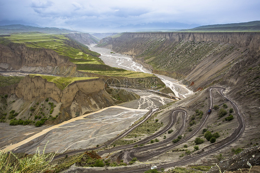 新疆安集海大峡谷图片