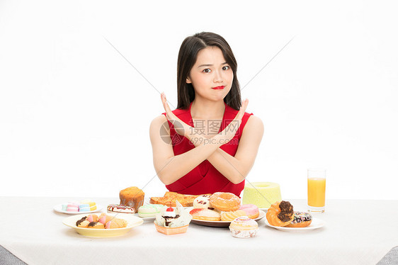 美女抵挡美食诱惑图片