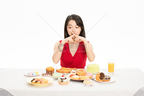 美女抵挡美食诱惑图片