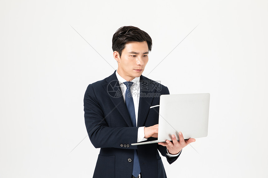 职场男白领看电脑图片