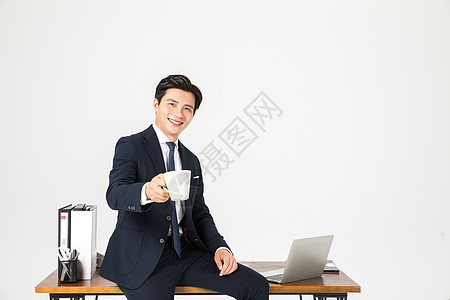 商务男性办公室喝咖啡图片