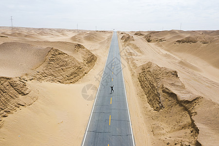 西北公路背景图片