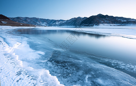 雪中山路冰雪河流风景背景