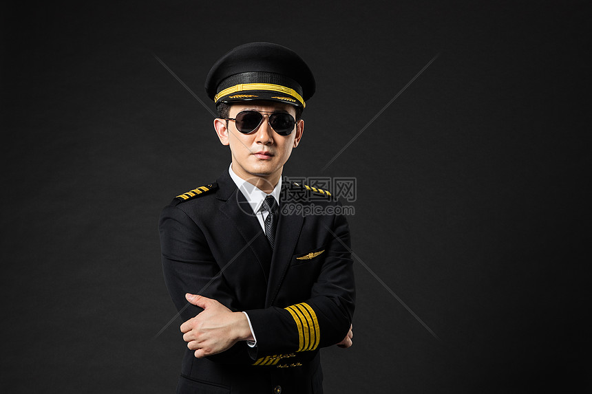 飞行员带墨镜形象图片
