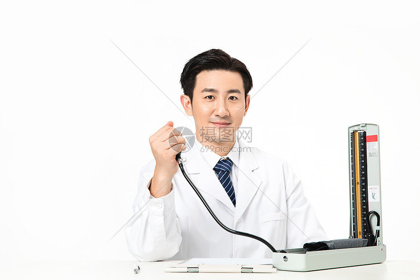 医生量血压图片