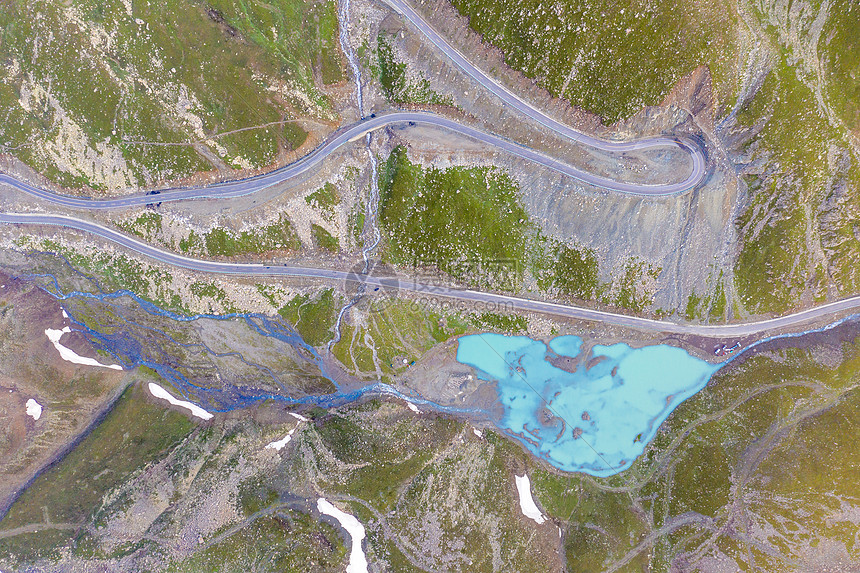 航拍新疆山野公路风景旅游图片