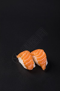 日料三文鱼寿司图片