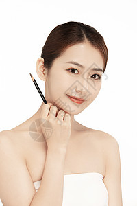 女性使用眉笔画眉背景图片
