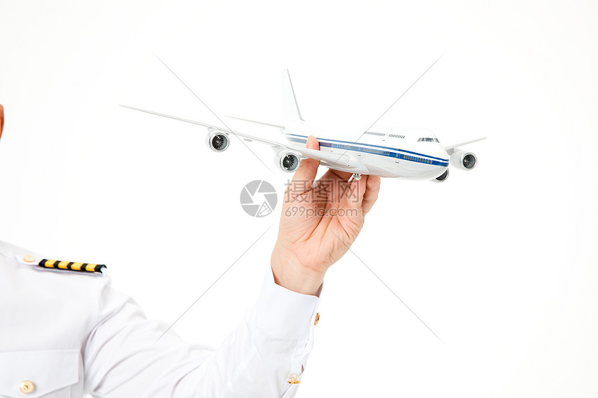 飞行员机长手拿飞机形象特写图片