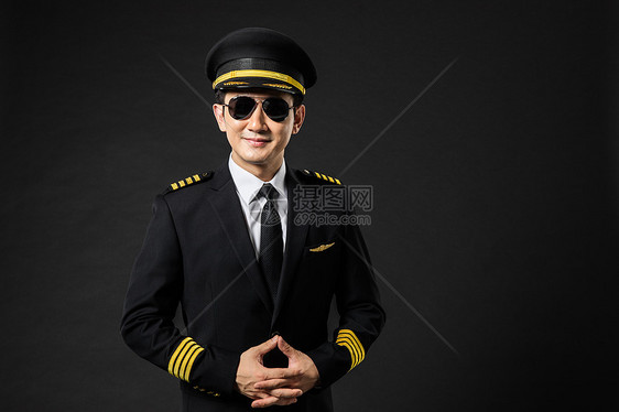 飞行员机长戴墨镜形象图片