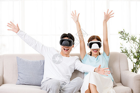 年轻情侣居家体验VR室内高清图片素材