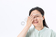 中年妇女眼部受伤图片