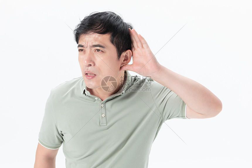 中年男性听力问题图片