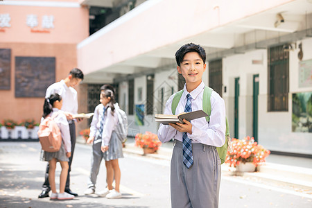 小学生看书学习图片