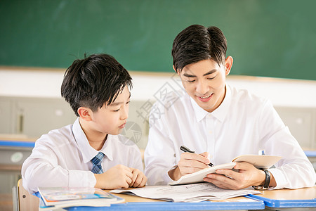 老师辅导学生老师一对一辅导学生学习背景