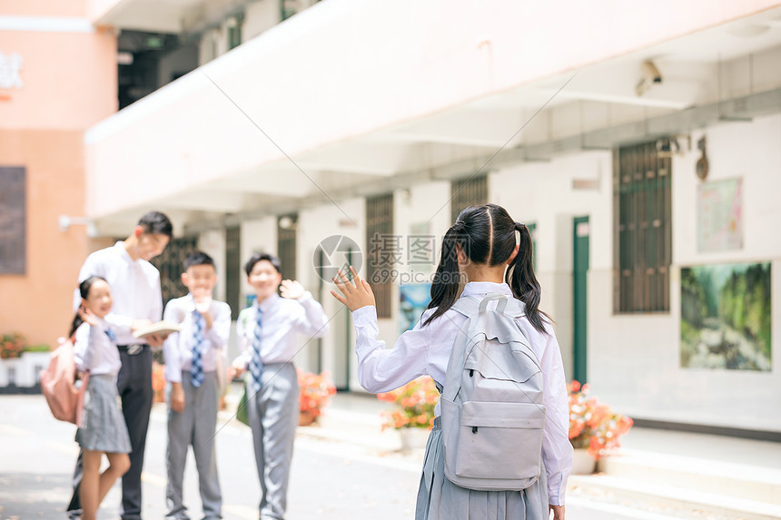 小学生背影图片