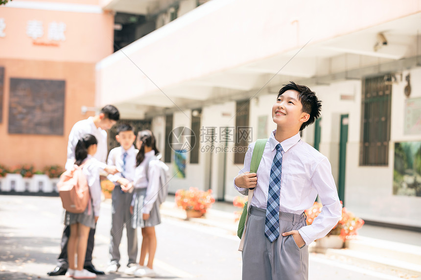 小学生课间形象图片