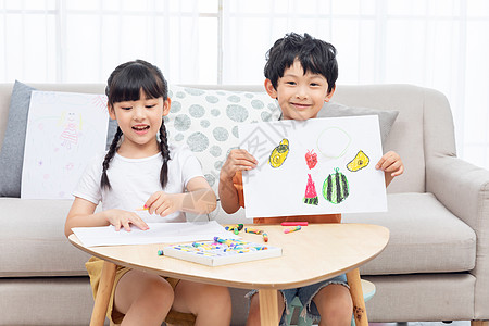 画画小女孩儿童暑假居家画画背景