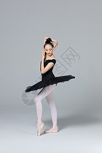 年轻美女芭蕾舞表演图片