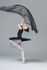 青年女性芭蕾舞丝带图片