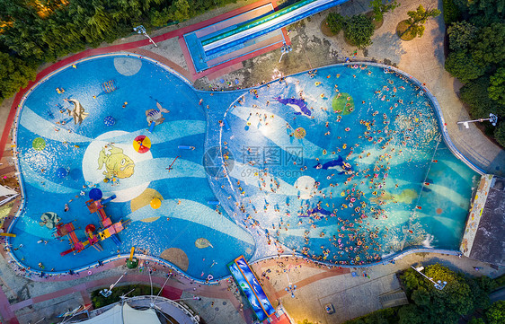 俯拍夏日户外戏水乐园图片