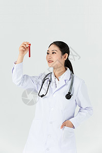 美女医生观察血液样本背景图片