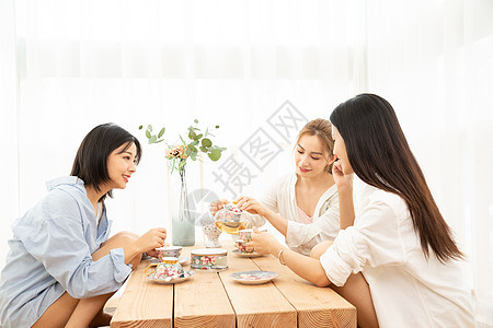 居家闺蜜一起喝下午茶图片