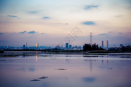 云南昆明夕阳落日晚霞城市湖泊图片