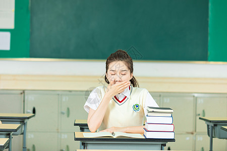 打瞌睡清新女大学生课堂犯困背景