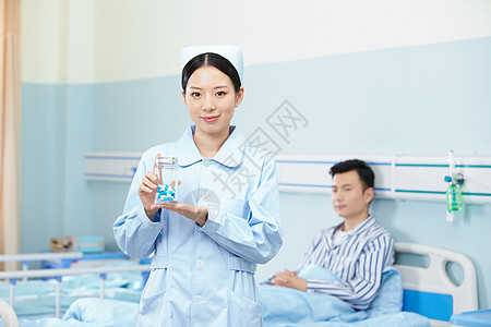 女护士手拿药瓶展示高清图片